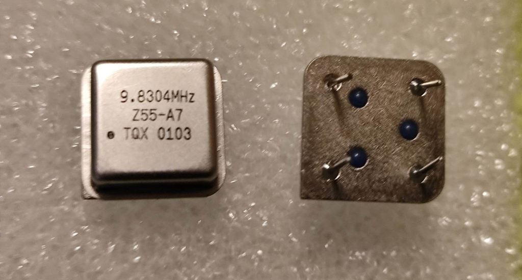 Кварцевый генератор 9,8304 МГц - 9830,4 HALF CM 5В SQ2200 TQX