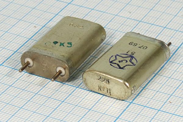 Кварцевый резонатор 0,228 МГц - 228 HC13U БА1 1Г высокие(19x30)