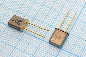 Кварцевый резонатор 46,725 МГц - 46725 UM1 3Г (46.725M)