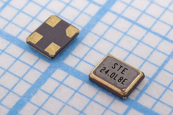 Кварцевый резонатор 24 МГц - 24000 SMD02520C4 8 10 15/-40~85C S2520 1Г