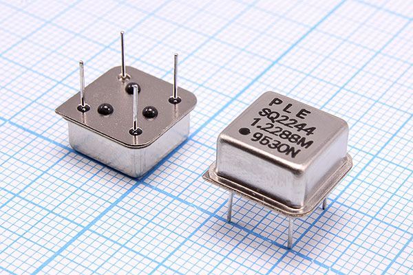 Кварцевый генератор 1,2288 МГц - 1228,8 HALF CM 5В SQ2244
