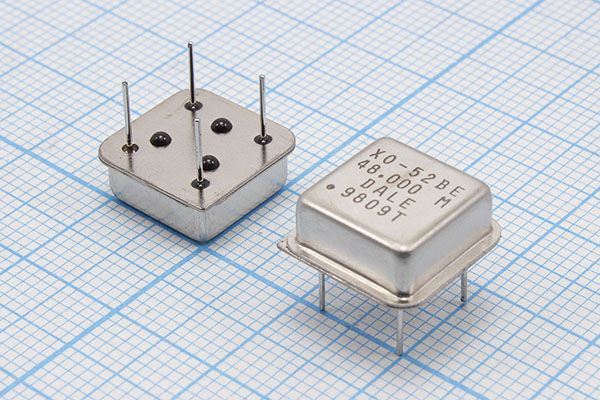 Кварцевый генератор 48 МГц - 48000 HALF T/CM 5В XO-52BE DALE