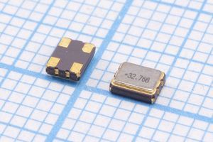 Кварцевый генератор 32,768 МГц - 32768 SMD03225C4 CM 3,3В OMC CREC