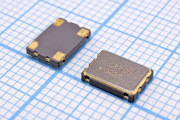 Кварцевый генератор 27 МГц - 27000 SMD07050C4 CM 3,3В OMA CREC