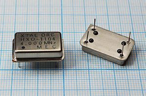 Кварцевый генератор 4 МГц - 4000 FULL TTL 5В HXO-1104 MEC