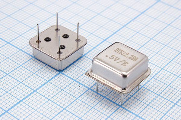 Кварцевый генератор 12,288 МГц - 12288 HALF T/CM 5В OSC8 STE