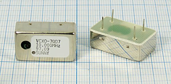 Кварцевый генератор 10 МГц - 10000 VCXO 24x14x8 5В VCXO-7QD7