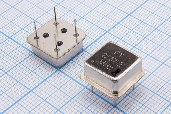 Кварцевый генератор 22,5792 МГц - 22579,2 VCXO HALF T/CM 3,3В FVO10BCH3 FT