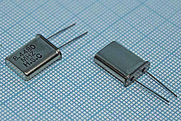 Кварцевый резонатор 8,448 МГц - 8448 HC49U 20 1Г (HSC)