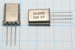 Кварцевый резонатор 18,6 МГц - 18600 HC49U-3 30 HC49[IQD] 1Г (18.6000 IQD KP)
