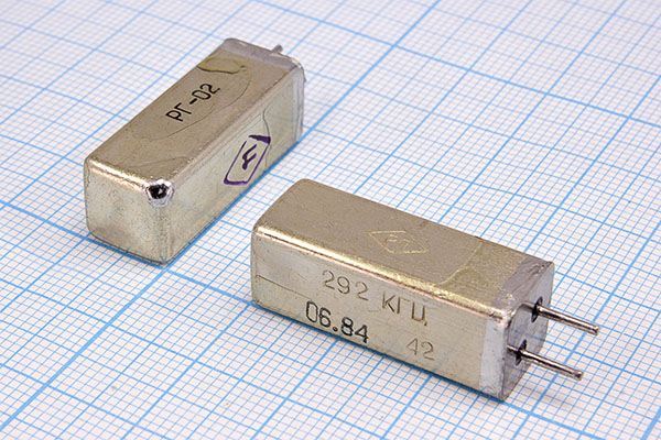 Кварцевый резонатор 0,292 МГц - 292 УД РГ02-15ЖЧ 1Г 11x11x28