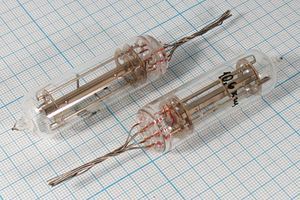 Кварцевый резонатор 0,0106 МГц - 10,6 СУ 19x61