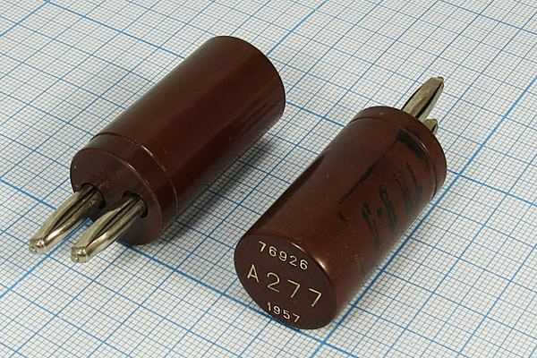 Кварцевый резонатор 6,832 МГц - 6832 П1 1Г (А277)