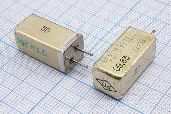 Кварцевый резонатор 0,1536 МГц - 153,6 УВ 20 100/-10~60C УВ-15БФ 1Г 11x11x22
