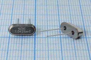 Кварцевый резонатор 7,042 МГц - 7042 HC49S3 S 10 30/-40~85C 49S[SDE] 1Г +IS
