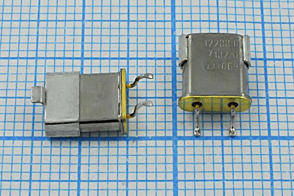 Кварцевый резонатор 12,288 МГц - 12288 SMC-UM1A 18 5 1Г (TQG)