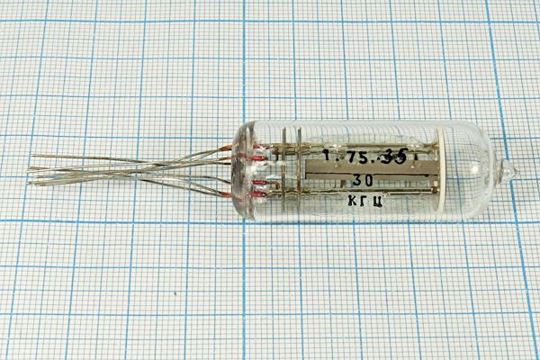 Кварцевый резонатор 0,03 МГц - 30 СТ 1Г 19x52