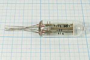 Кварцевый резонатор 0,03 МГц - 30 СТ 1Г 19x52