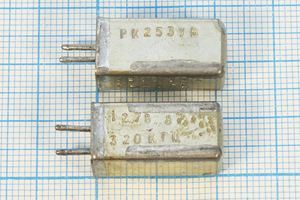 Кварцевый резонатор 0,32 МГц - 320 УВ РК253УВ 1Г 11x11x22