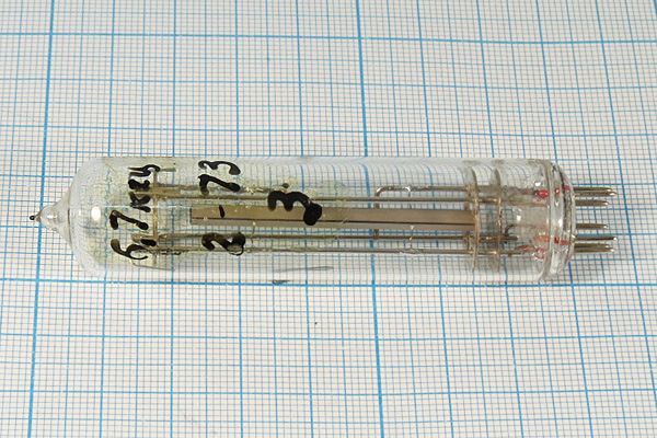 Кварцевый резонатор 0,0067 МГц - 6,7 СЦ 1Г 19x82