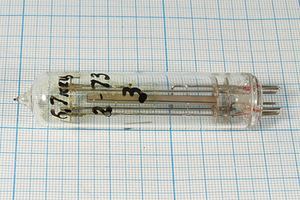Кварцевый резонатор 0,0067 МГц - 6,7 СЦ 1Г 19x82