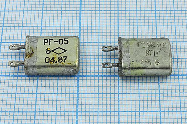 Кварцевый резонатор 12,2 МГц - 12200 МВ 15 15/-10~60C РГ05МВ-14БВ 1Г