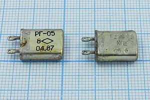 Кварцевый резонатор 12,2 МГц - 12200 МВ 15 15/-10~60C РГ05МВ-14БВ 1Г