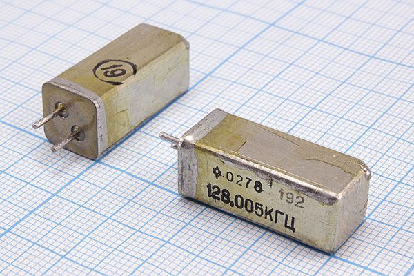Кварцевый резонатор 0,128005 МГц - 128,005 УГ 1Г 11x11x25