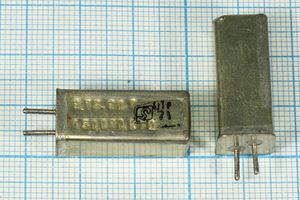 Кварцевый резонатор 0,15007 МГц - 150,07 УГ 1Г 11x11x25 Кварцевый резонатор 0,15007 МГц - 150,07 УГ 1Г 11x11x25