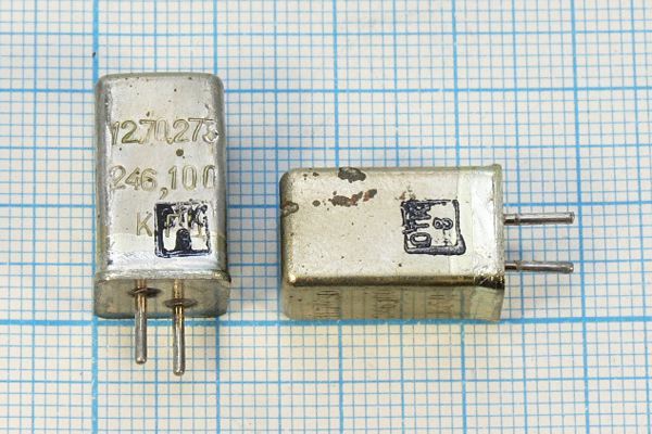 Кварцевый резонатор 0,2461 МГц - 246,1 УБ 1Г 11x11x19 (246.100 КГЦ)