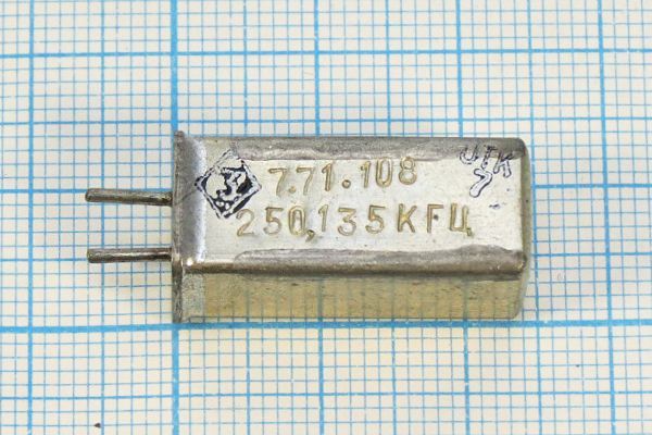 Кварцевый резонатор 0,250135 МГц - 250,135 УГ 1Г 11x11x25