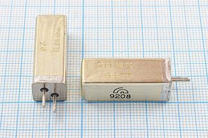 Кварцевый резонатор 0,256 МГц - 256 УД 30 300/-60~100C РК168УД-8ЕШ 1Г 11x11x28