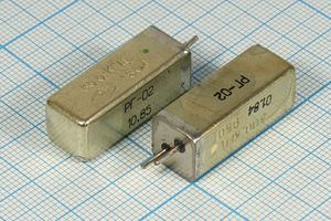Кварцевый резонатор 0,3 МГц - 300 УД РГ02 1Г 11x11x28