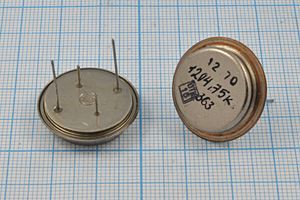 Кварцевый резонатор 1,20475 МГц - 1204,75 ТБ 35/-50~85C ТБ 1Г Кварцевый резонатор 1,20475 МГц - 1204,75 ТБ 35/-50~85C ТБ 1Г