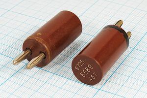 Кварцевый резонатор 7,609 МГц - 7609 П1 1Г (Б589)