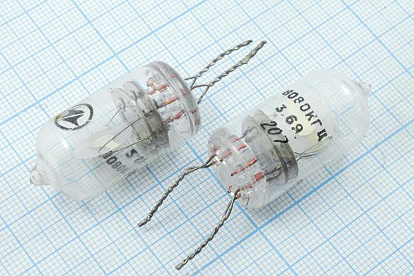 Кварцевый резонатор 8,08 МГц - 8080 СР 18x35