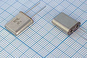 Кварцевый резонатор 10,11 МГц - 10110 HC49U РПК01МД 1Г Кварцевый резонатор 10,11 МГц - 10110 HC49U РПК01МД 1Г