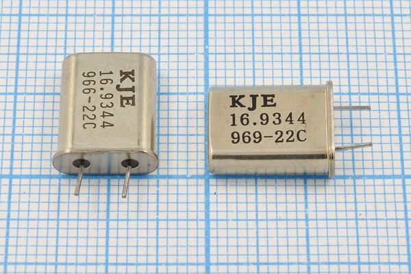 Кварцевый резонатор 16,9344 МГц - 16934,4 HC49U 22 1Г 4мм (KJE)