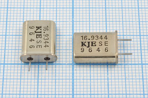 Кварцевый резонатор 16,9344 МГц - 16934,4 HC49U S 1Г 4мм (16.9344 KJE SE)