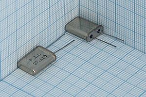 Кварцевый резонатор 27,11 МГц - 27110 HC49U 20 3Г (F.I.L 27.110) Кварцевый резонатор 27,11 МГц - 27110 HC49U 20 3Г (F.I.L 27.110)