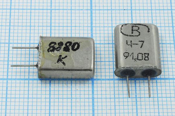 Кварцевый резонатор 8,88 МГц - 8880 HC49U S МД 1Г 5мм