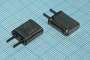Кварцевый резонатор 10,931 МГц - 10931 HC25U МА 1Г (10931КГЦ) Кварцевый резонатор 10,931 МГц - 10931 HC25U МА 1Г (10931КГЦ)