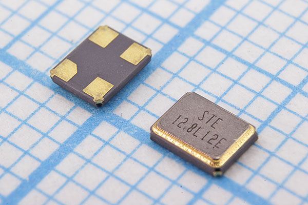 Кварцевый резонатор 12,8 МГц - 12800 SMD03225C4 12 10 15/-40~85C S3225 1Г