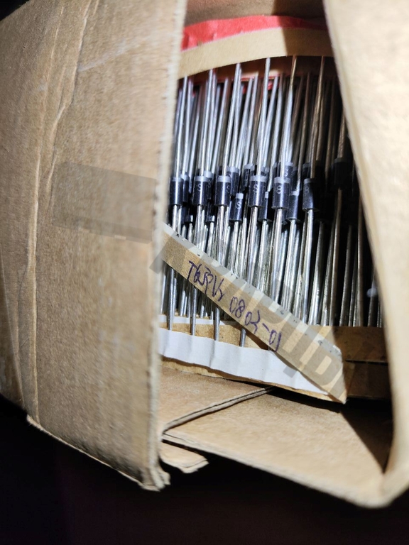 Диод SF18 1А 600В