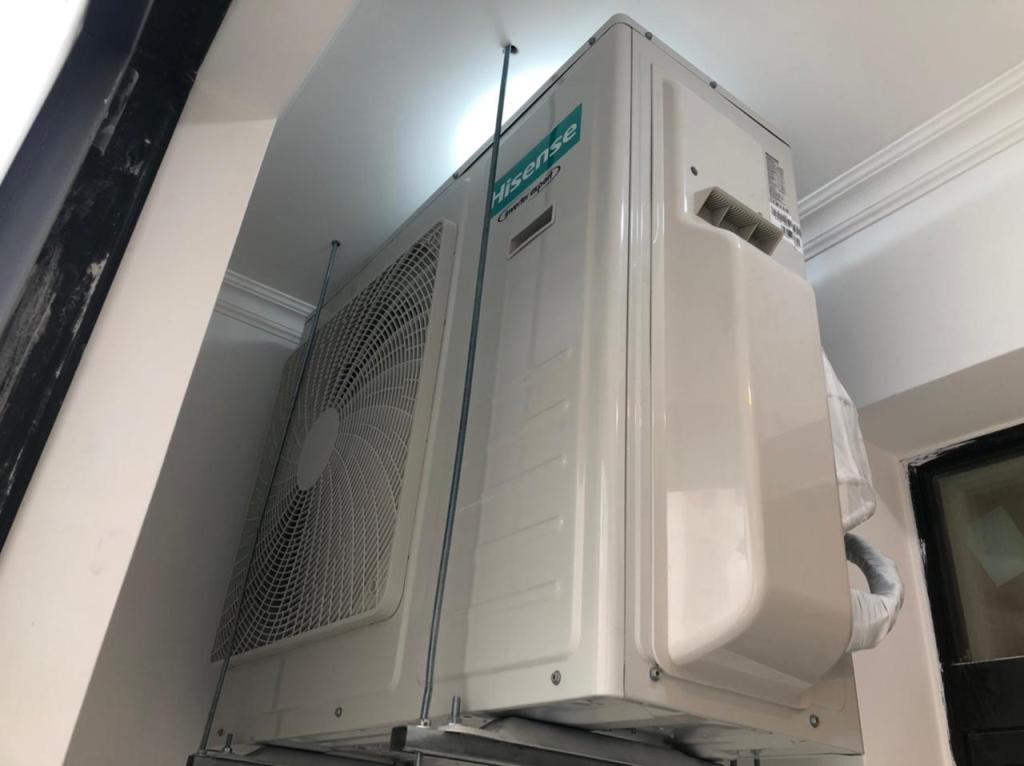 большой наружный блок hisense